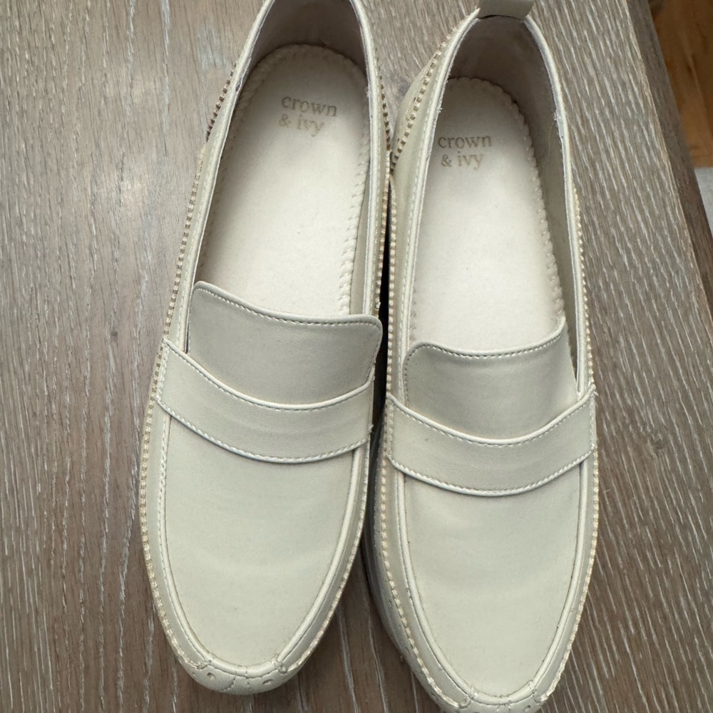 Crown & Ivy Beige Slip-On Women’s platform loafers, size 7.5 - Picture 2 of 5